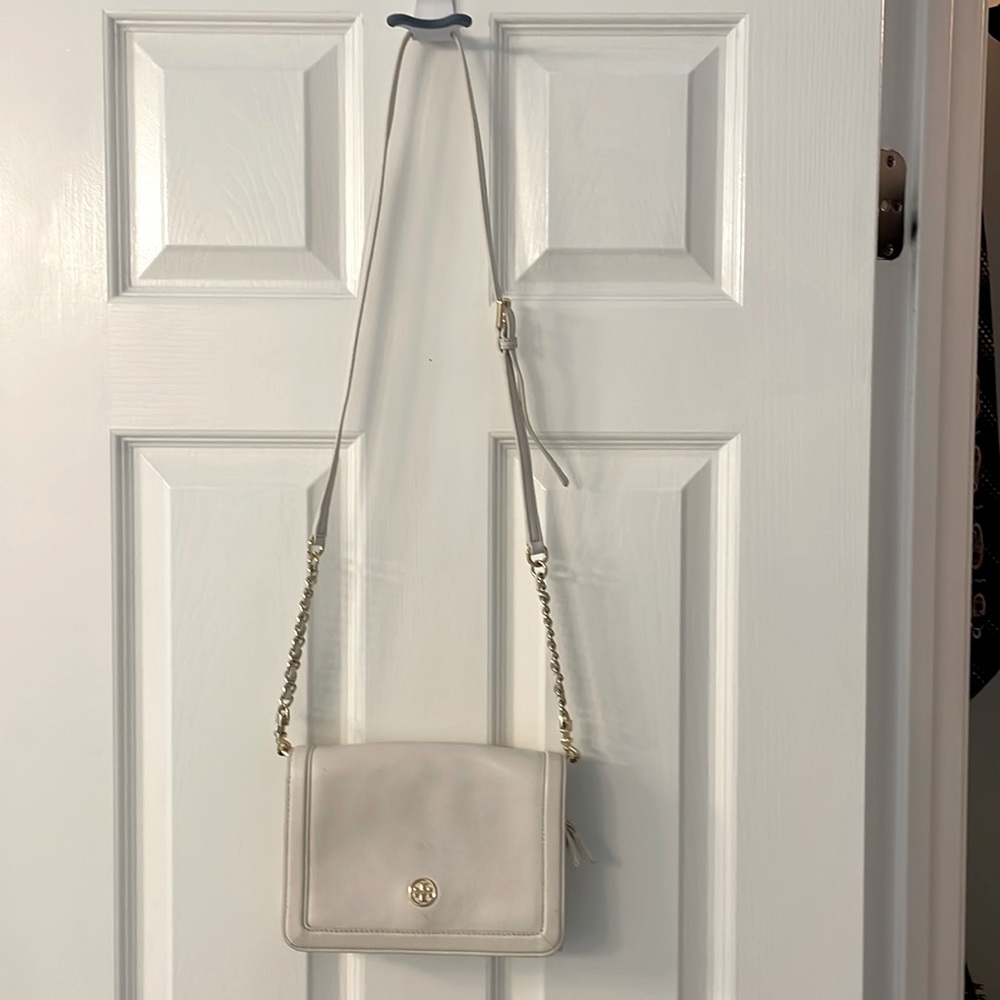 Tory Burch bag in Ivory with gold trim